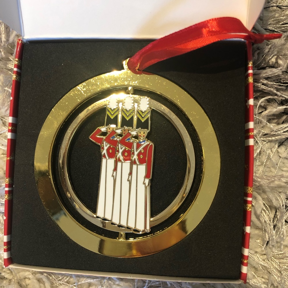 Radio City Christmas Ornament - Spinning